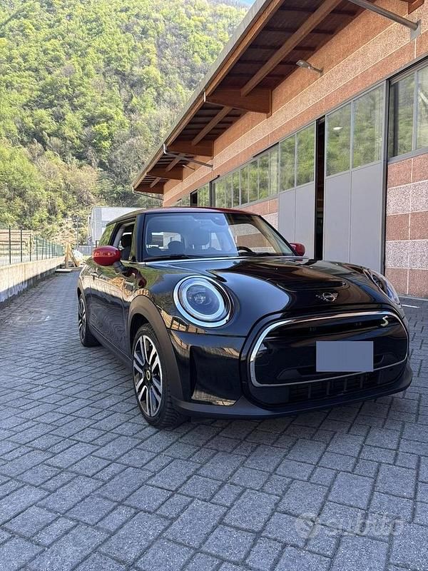 Usata Mini Cooper SE 160 kW (218 CV) 2023 Nero Utilitaria