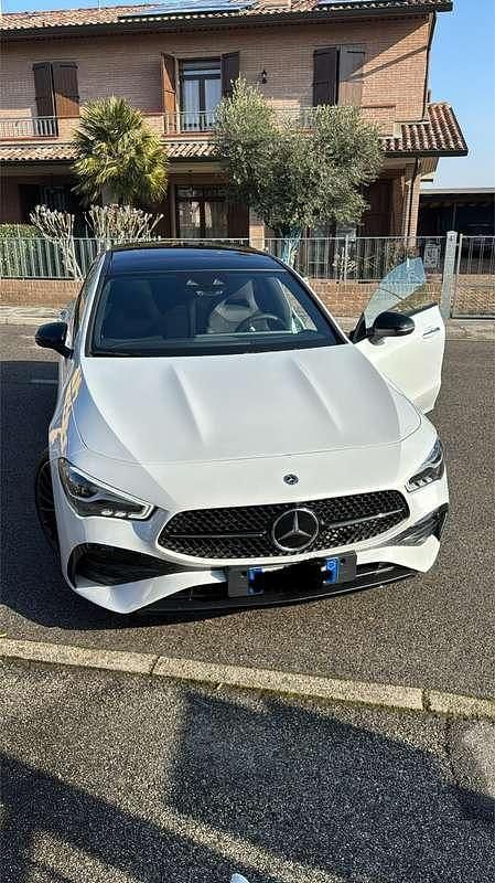 Usata 2023 Mercedes CLA180 Premium Tre volumi | 40.000 € (Molto cara) - Immagine 1/4
