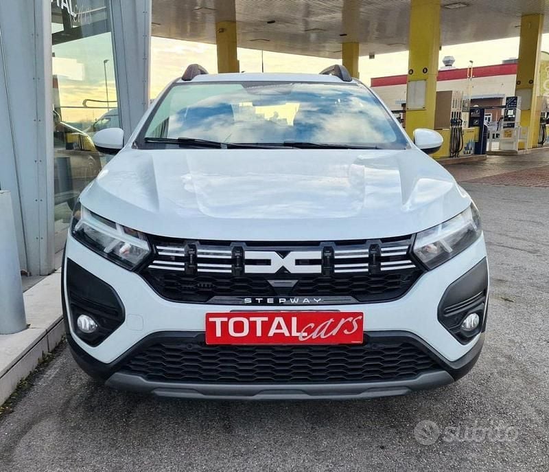 Usata Dacia Sandero Expression 101 CV (74 kW) 2024 Bianco pastello Berlina