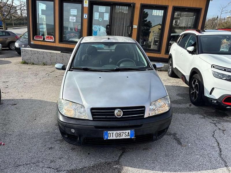 Grigio Usata 2005 Fiat Punto Tre volumi | 990 € (Super prezzo) - Immagine 1/4