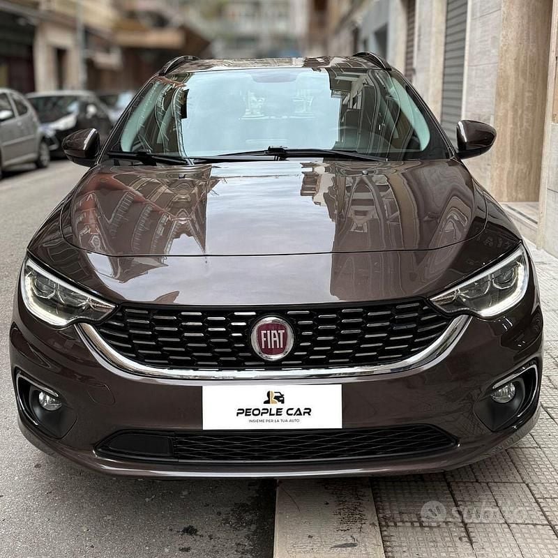 Usata Fiat Tipo Lounge 120 CV (88 kW) 2018 Marrone Station wagon