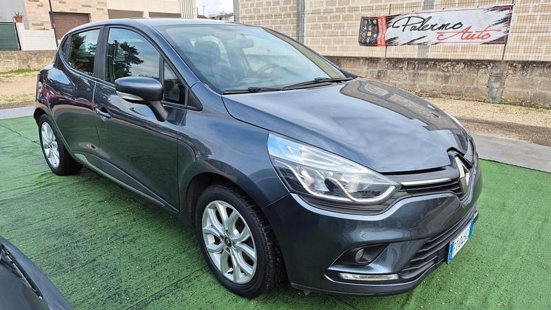 Grigio Usata 2018 Renault Clio IV Business Tre volumi | 10.900 € (Molto cara) - Immagine 1/4