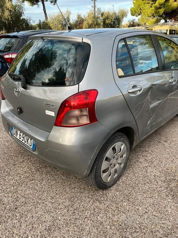 Usata Toyota Yaris 75 CV (55 kW) 2008 Bianco Berlina