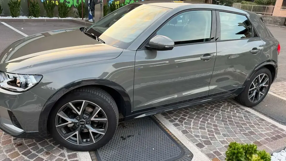Usata Audi A1 Ambiente 110 CV (80 kW) 2023 Grigio SUV