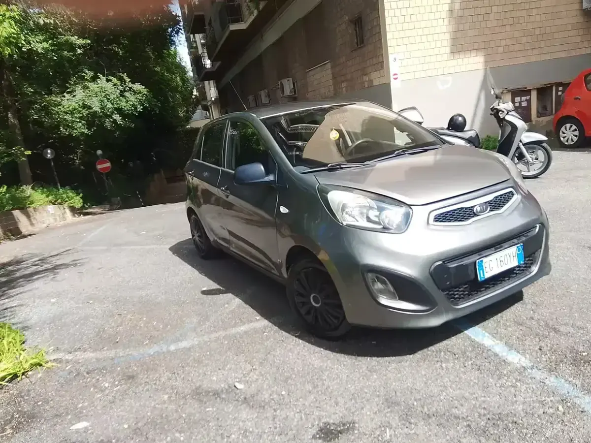 Usata Kia Picanto Style 65 CV (47 kW) 2011 Marrone Utilitaria