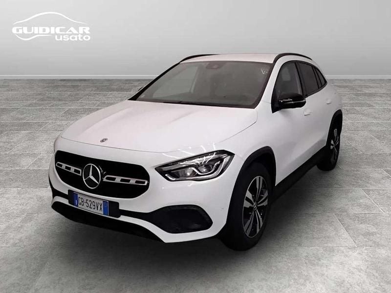 Nero notte Usata 2020 Mercedes GLA200 SUV | 25.900 € (Ottimo prezzo) - Immagine 1/4