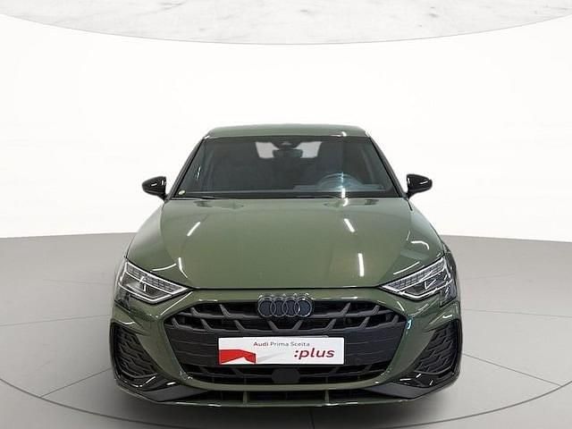 Usata Audi A3 S-Line 150 CV (110 kW) 2024 Verde distretto metallizzato Berlina