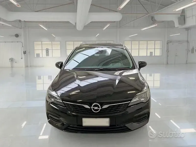 Usata Opel Astra Business Elegance 122 CV (89 kW) 2022 Nero Utilitaria