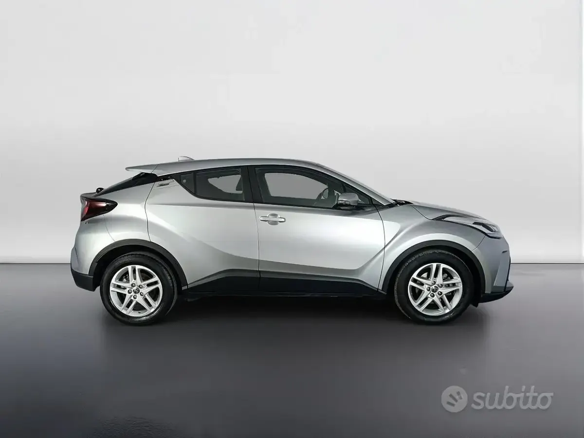Usata Toyota C-HR Business Edition 122 CV (89 kW) 2022 Argento SUV