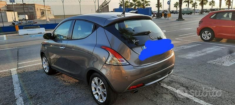 Usata Lancia Ypsilon 80 CV (58 kW) 2016 Grigio Utilitaria