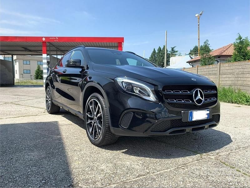 Usata Mercedes GLA200 136 CV (100 kW) 2018 Nero SUV