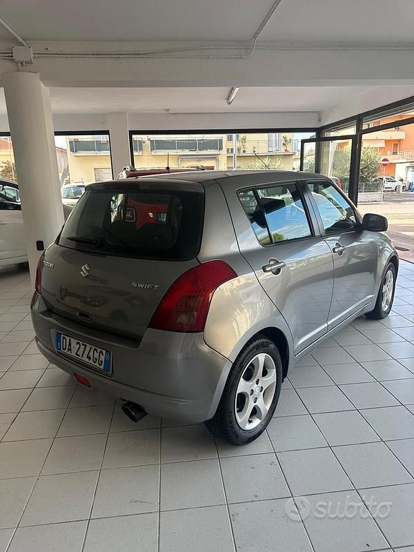 Usata Suzuki Swift GL 92 CV (67 kW) 2006 Grigio Utilitaria