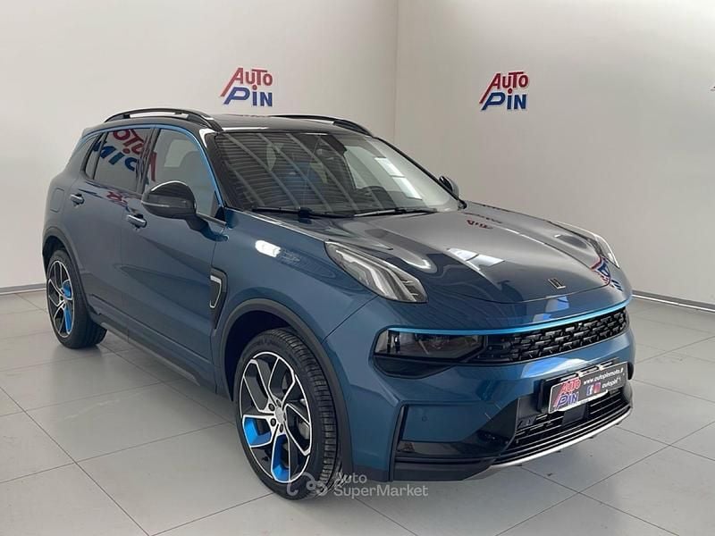 Begagnad Lynk & Co 01 261 HK (191 kW) 2023 Blå SUV