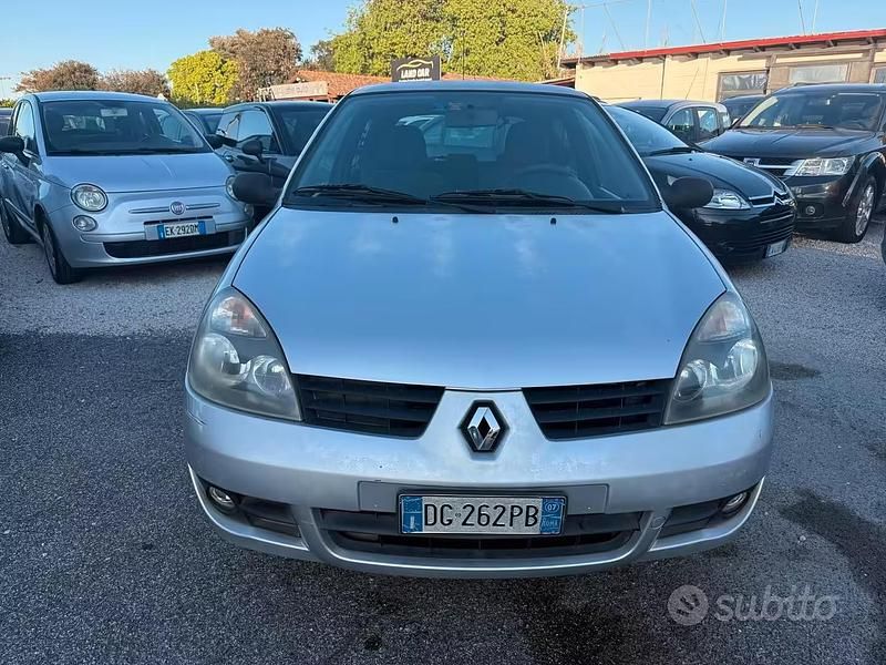 Usata Renault Clio II Dynamique 75 CV (55 kW) 2007 Grigio Berlina