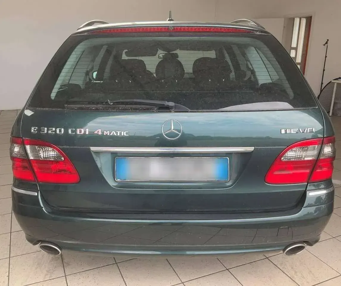 Usata Mercedes E320 Elegance 224 CV (164 kW) 2008 Verde Station wagon