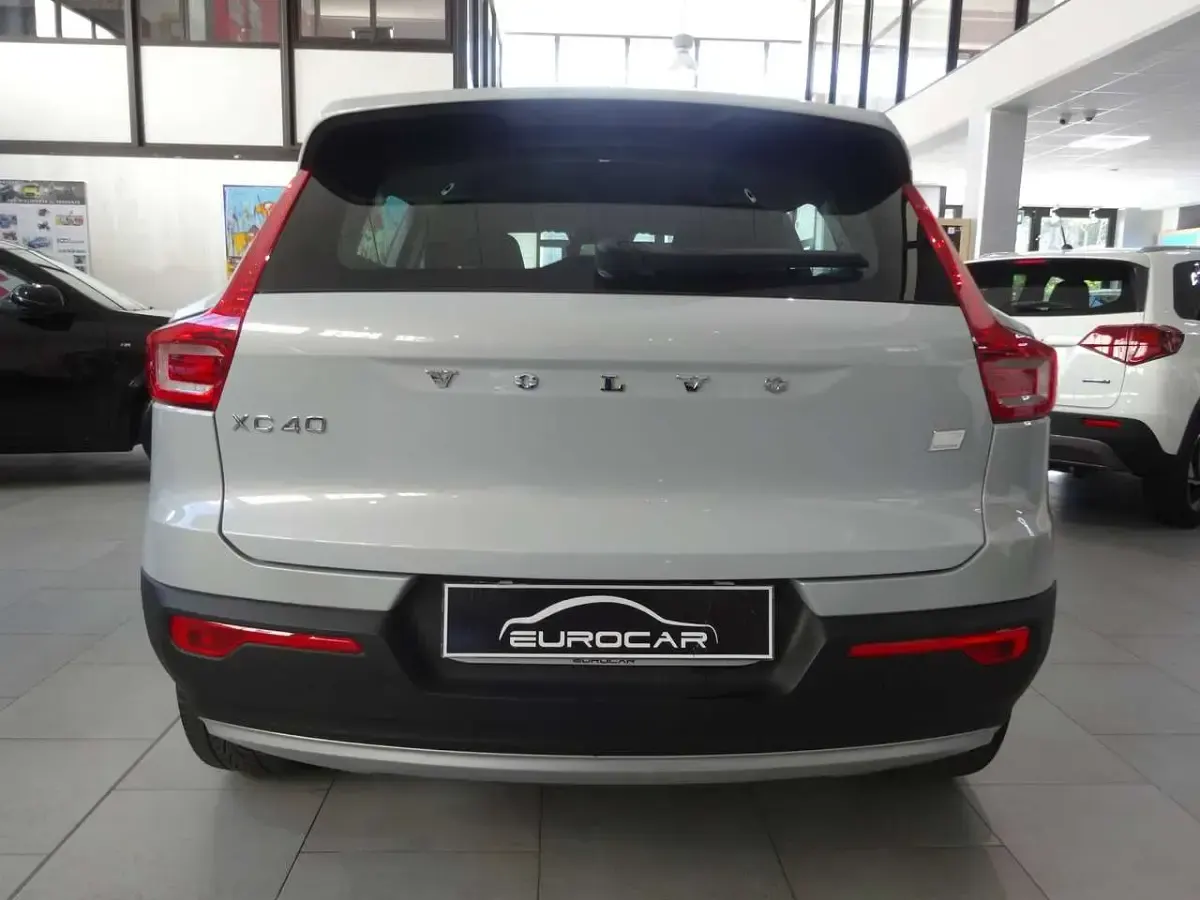 Usata Volvo XC40 Inscription 129 CV (94 kW) 2021 Bianco SUV