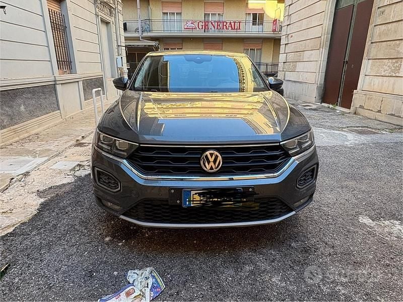 Usata VW T-Roc 150 CV (110 kW) 2019 Grigio SUV