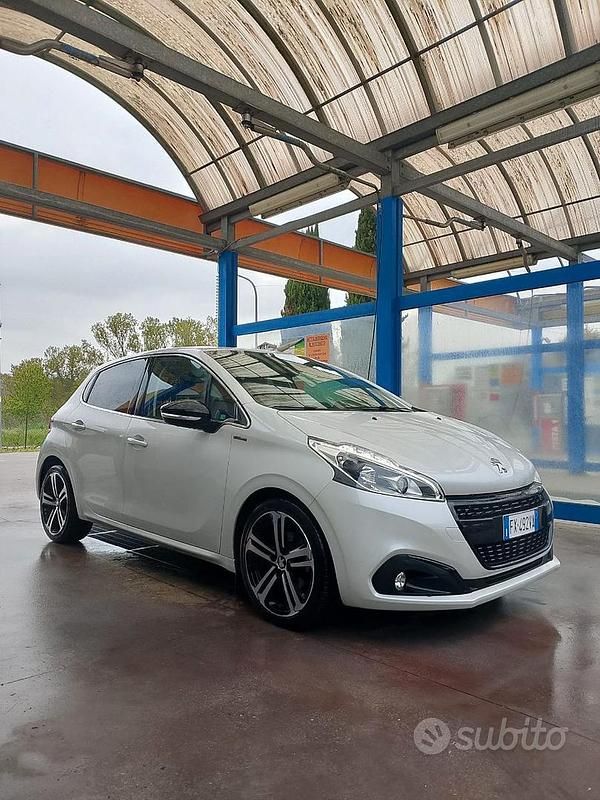 Usata Peugeot 208 GT-line 102 CV (75 kW) 2019 Bianco Utilitaria