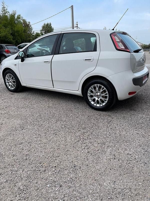 Usata Fiat Punto Evo 75 CV (55 kW) 2011 Bianco Utilitaria