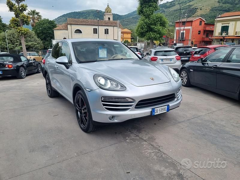 Usata Porsche Cayenne 240 CV (176 kW) 2011 Grigio SUV