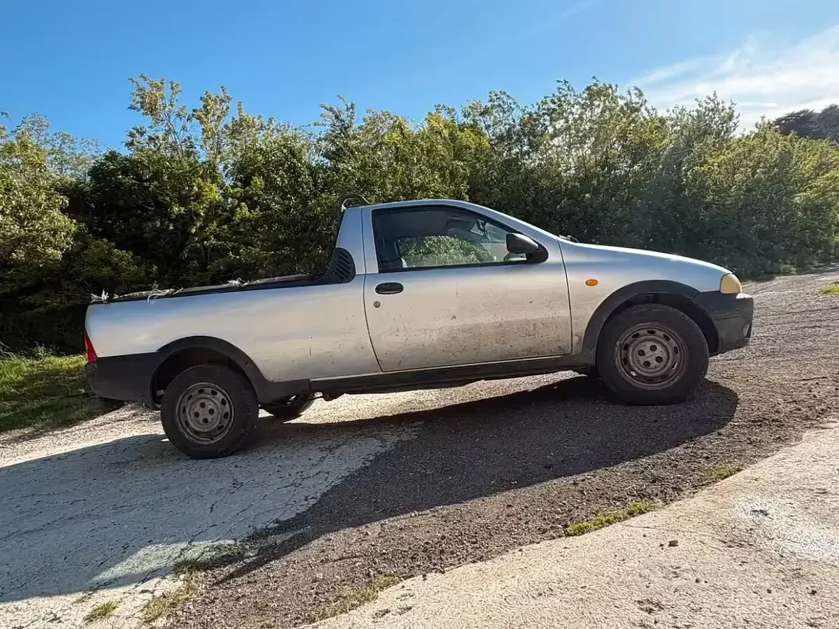 Usata Fiat Strada 63 CV (46 kW) 2003 Grigio