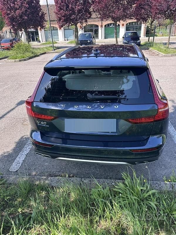 Usata Volvo V60 CC 2022 Blu Station wagon