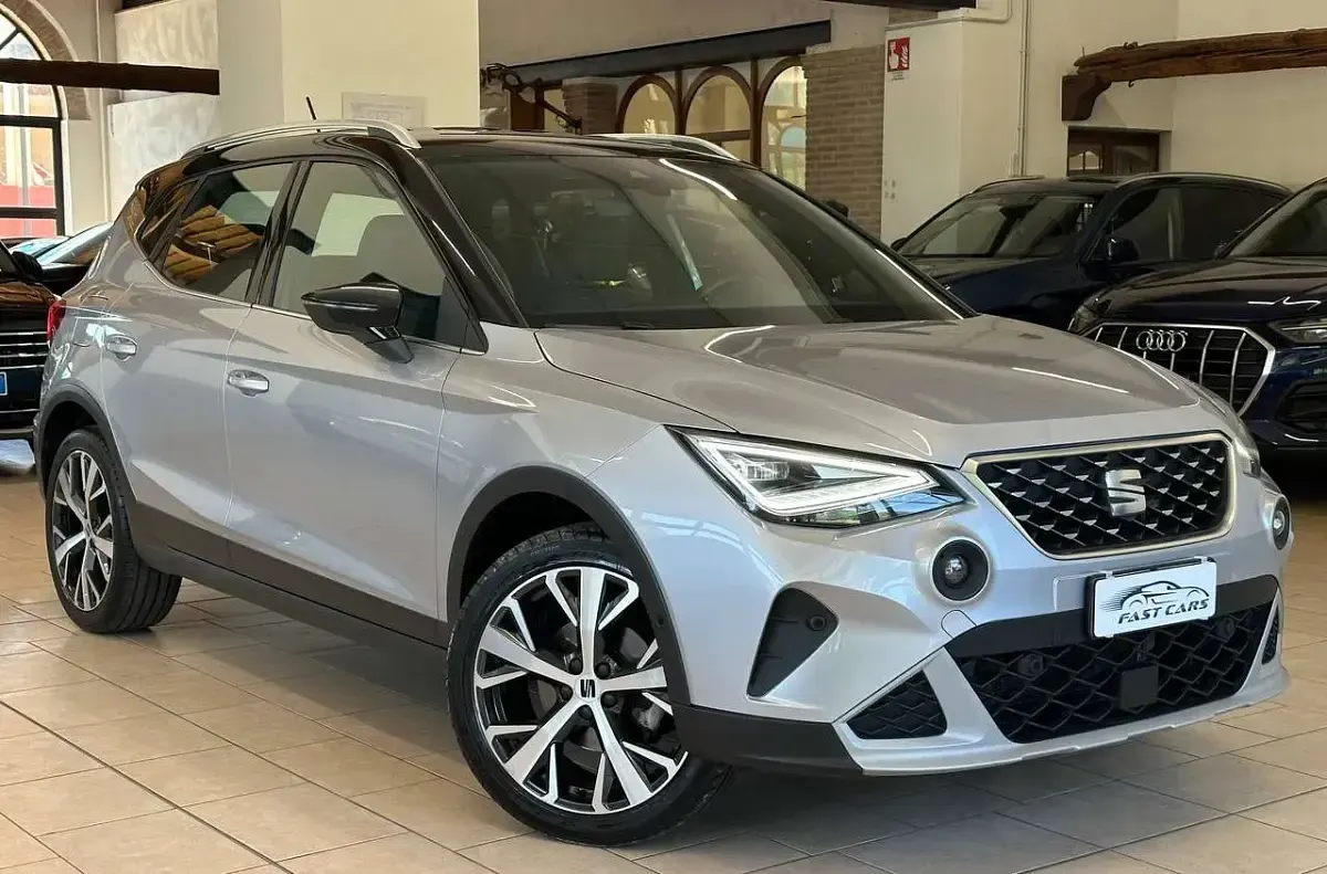 Usata Seat Arona Xperience 95 CV (69 kW) 2023 Argento SUV