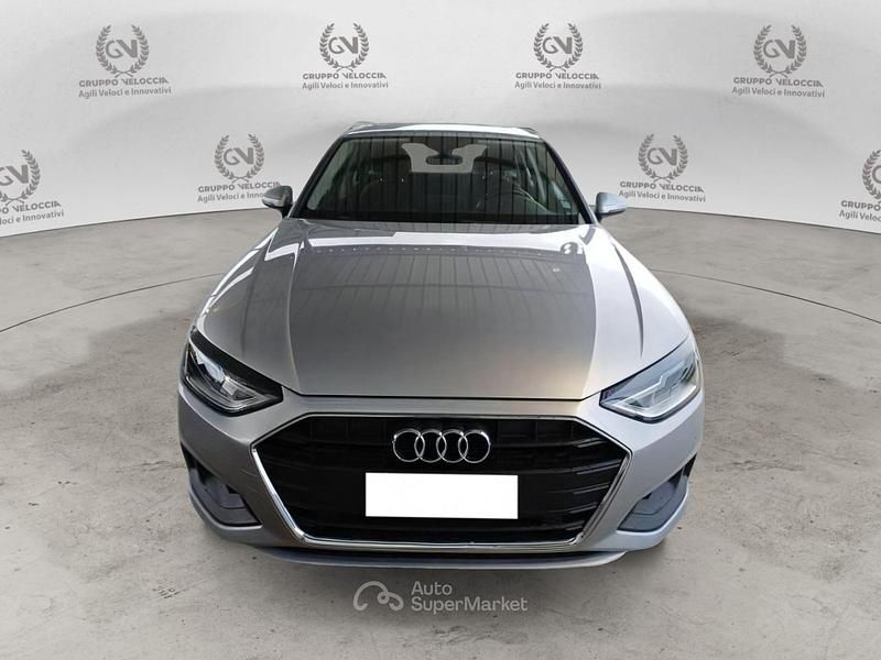 Begagnad Audi A4 Business 163 HK (119 kW) 2021 Silver Kombi