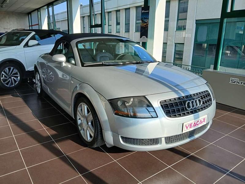 Usata Audi TT Roadster Ambiente 179 CV (131 kW) 2004 Argento Cabrio