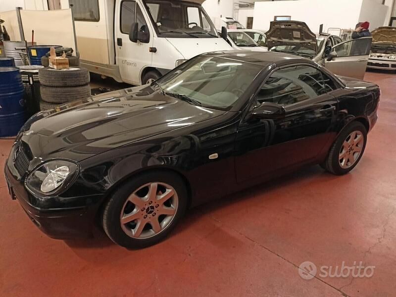 Nero Usata 1999 Mercedes SLK200 Cabrio | 9000 € (Buon prezzo) - Immagine 1/4