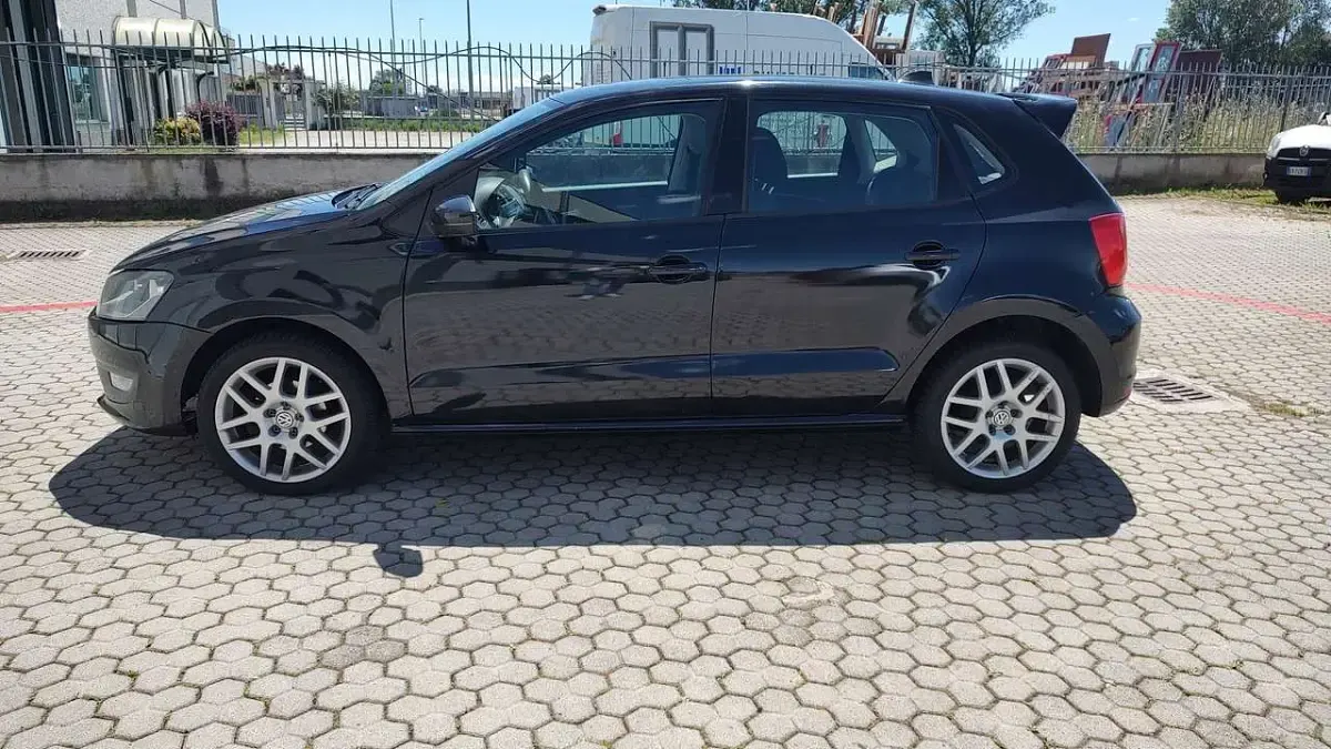 Usata VW Polo Trendline 75 CV (55 kW) 2014 Nero metallizzato Berlina