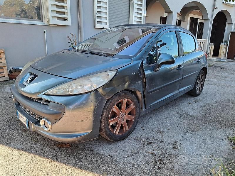 Grigio Usata 2007 Peugeot 207 Tre volumi | 750 € (Super prezzo) - Immagine 1/4