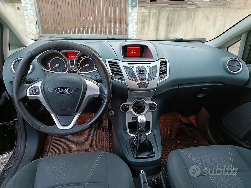 Usata Ford Fiesta 68 CV (50 kW) 2010 Nero Berlina