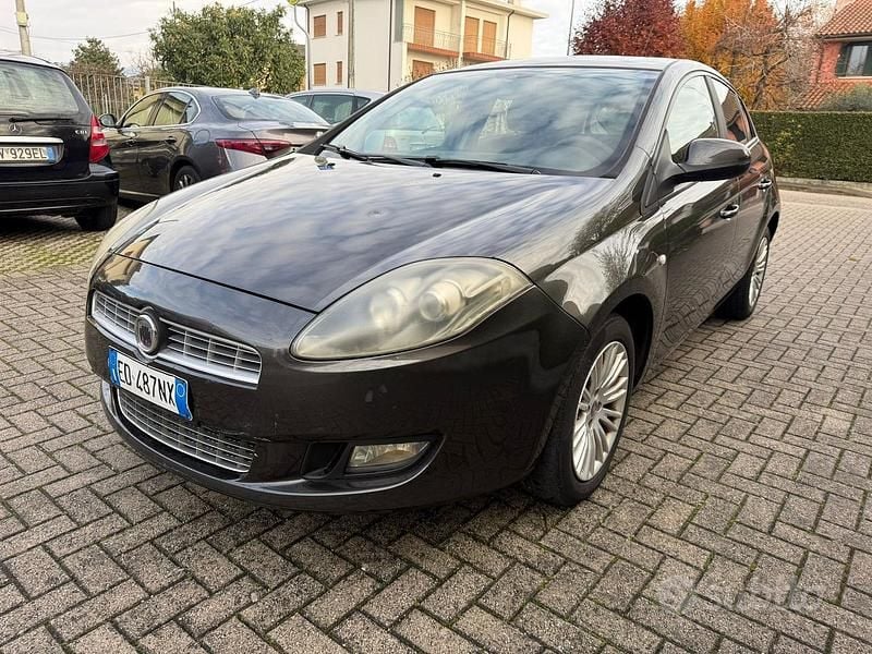 Usata Fiat Bravo 120 CV (88 kW) 2010 Marrone Utilitaria
