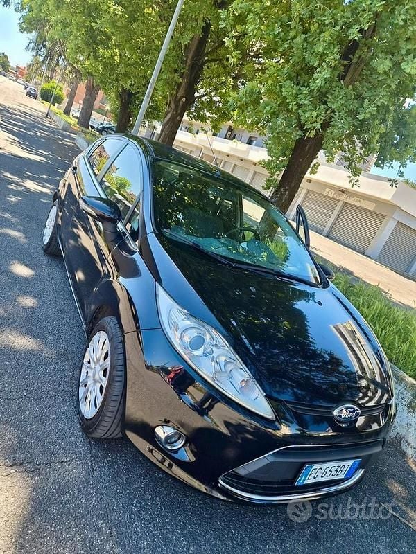 Usata Ford Fiesta Titanium 95 CV (69 kW) 2011 Nero Berlina