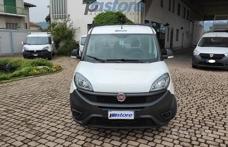 Usata Fiat Doblò 90 CV (66 kW) 2018 Bianco Monovolume