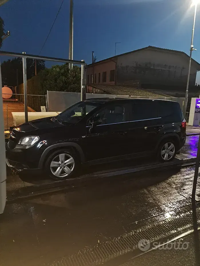 Usata Chevrolet Orlando 163 CV (119 kW) 2011 Nero Monovolume