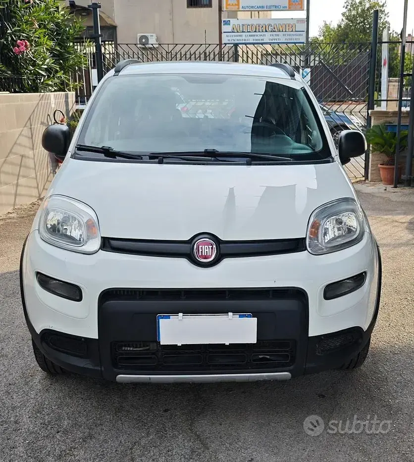 Usata Fiat Panda 4x4 S 85 CV (62 kW) 2019 Bianco Utilitaria