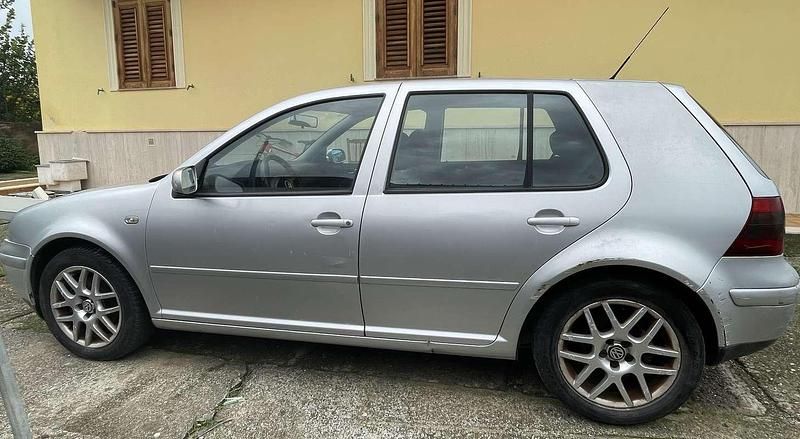 Usata VW Golf IV 116 CV (85 kW) 2000 Utilitaria