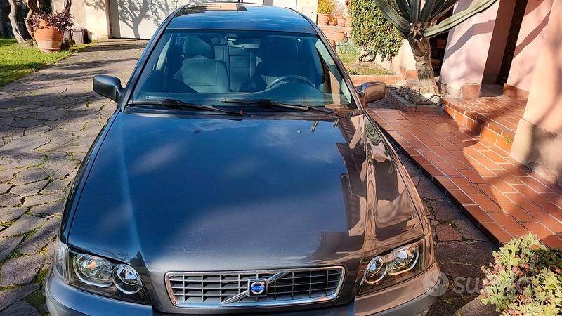 Usata Volvo V40 115 CV (84 kW) 2003 Grigio Station wagon
