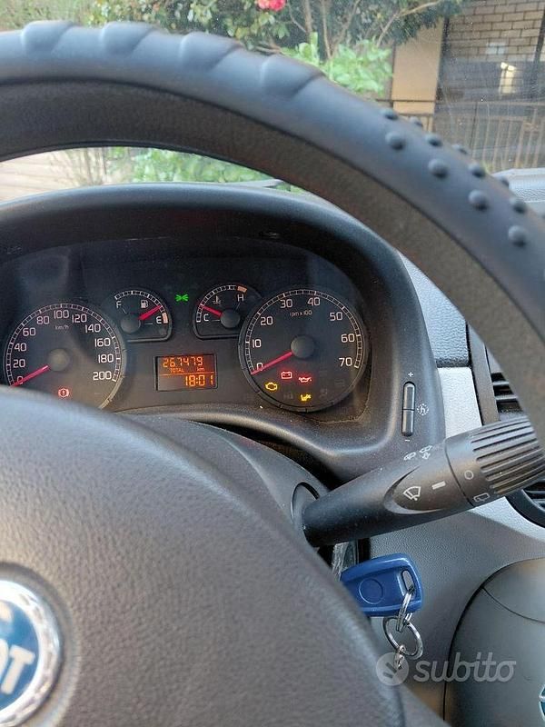 Usata Fiat Punto 60 CV (44 kW) 2003 Grigio Utilitaria