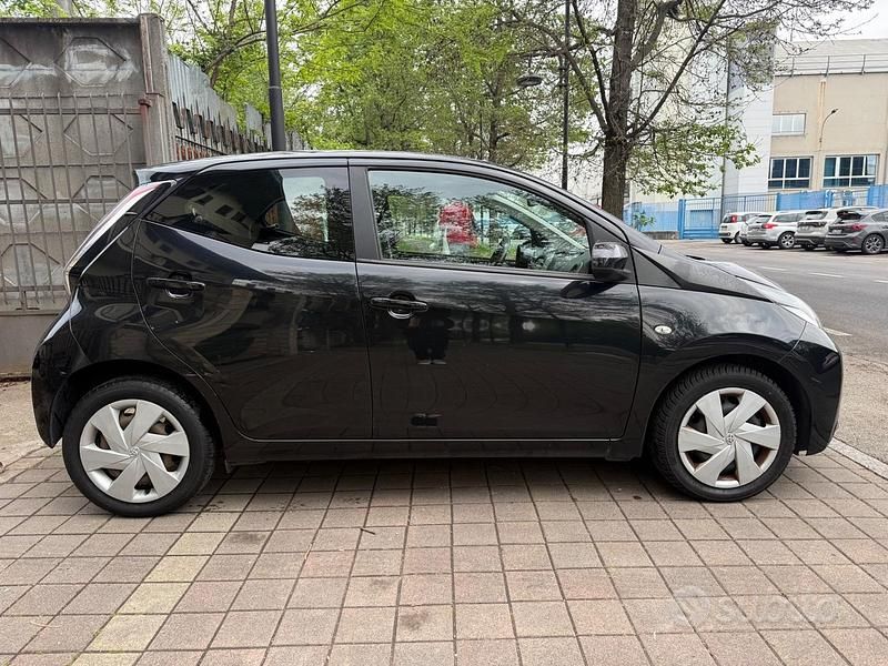 Usata Toyota Aygo Business Edition 69 CV (50 kW) 2018 Nero Utilitaria