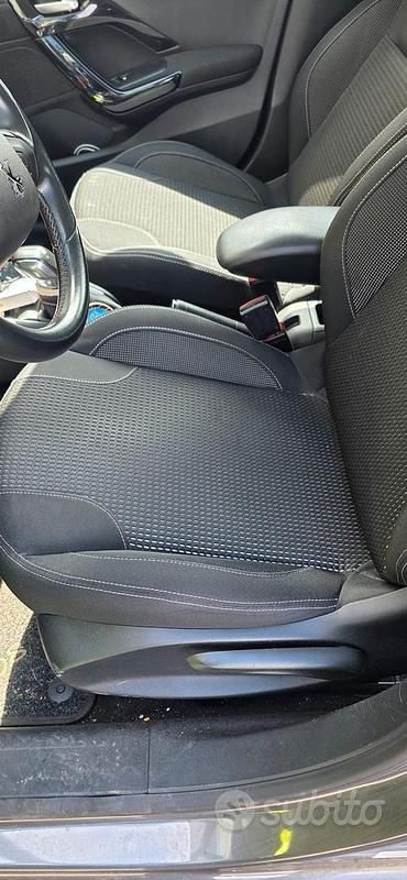 Usata Peugeot 208 83 CV (61 kW) 2019 Grigio Utilitaria