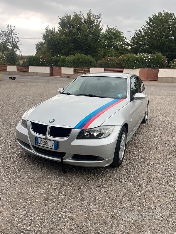 Grigio Usata 2007 BMW 318 Tre volumi | 6000 € (Buon prezzo) - Immagine 1/4