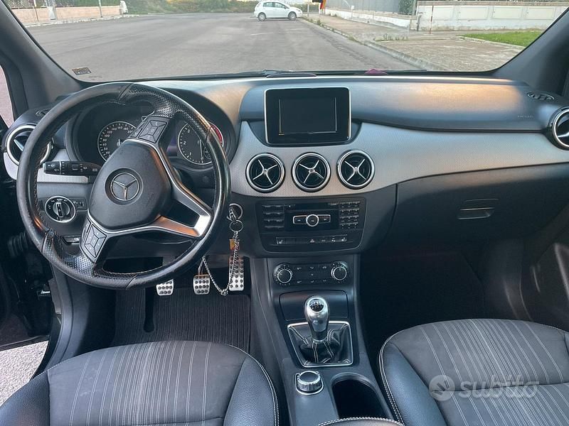 Usata Mercedes B180 109 CV (80 kW) 2013 Nero Monovolume
