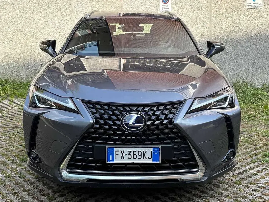 Usata Lexus UX Business Edition 145 CV (106 kW) 2019 Grigio SUV