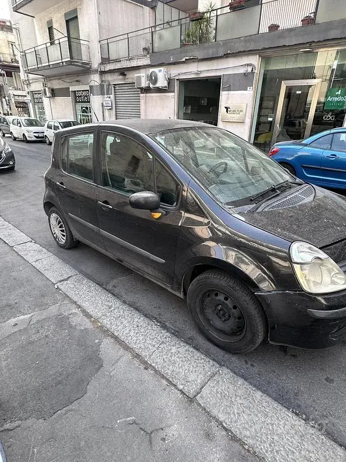 Usata Renault Modus 85 CV (62 kW) 2005 Nero Monovolume