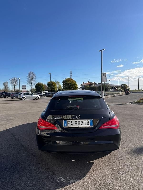 Begagnad Mercedes CLA200 136 HK (100 kW) 2015 Svart Kombi