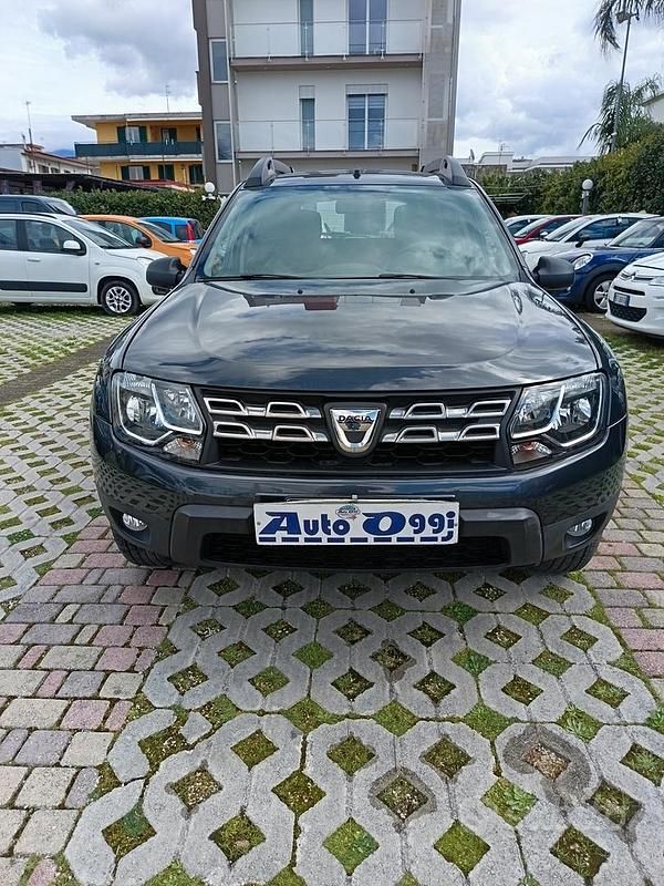Usata Dacia Duster Lauréate 110 CV (80 kW) 2017 Grigio SUV