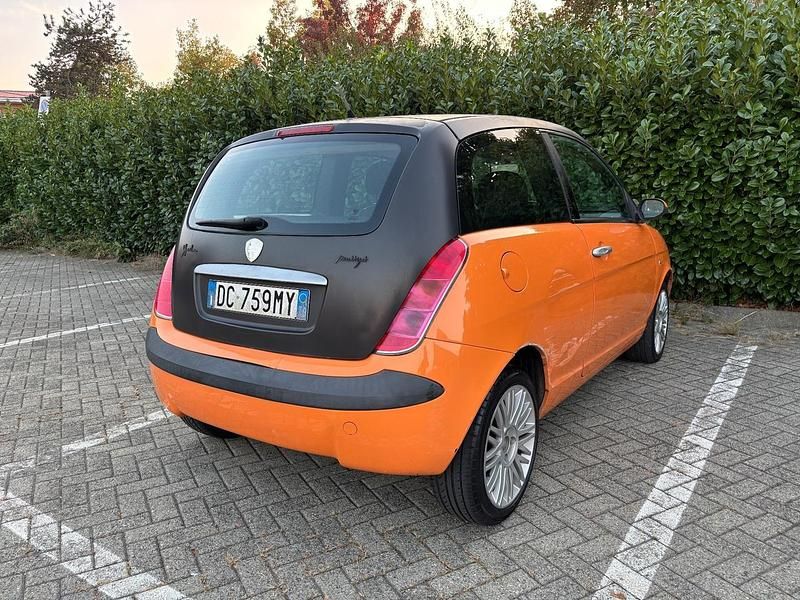 Usata Lancia Ypsilon 69 CV (50 kW) 2006 Arancione Utilitaria